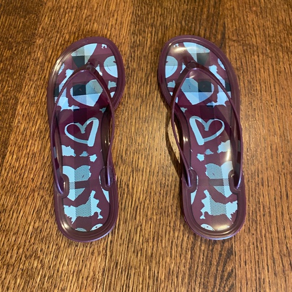 womens burgundy flip flops